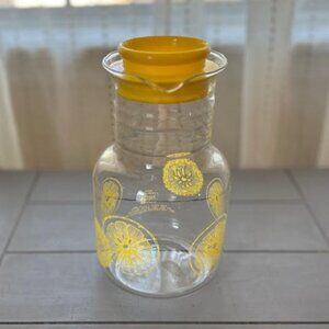 Vintage Pyrex Corning 8.5” Glass Juice Carafe Pitcher w/Lid 3515 Lemon 1.5qt/L